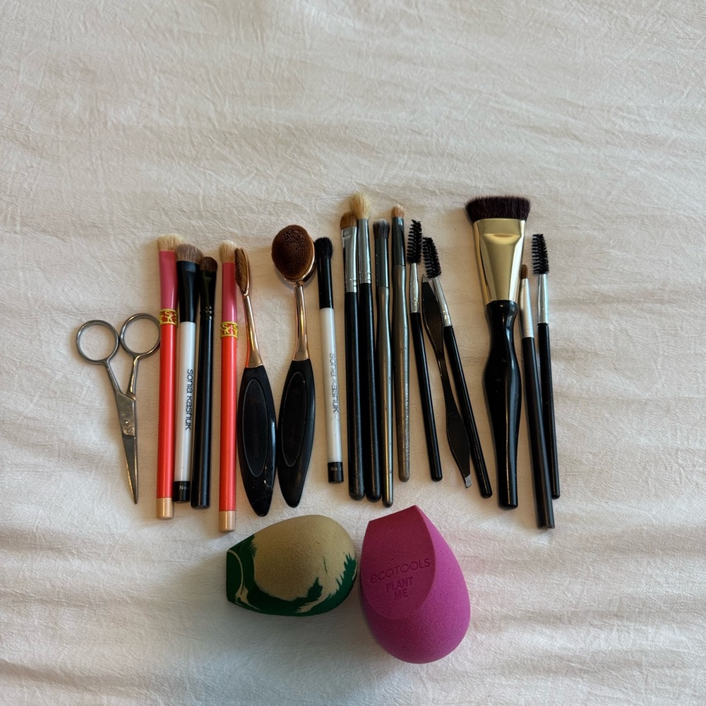 Sonia Kashuk Makeup Brush Set with Pink and Black Handles